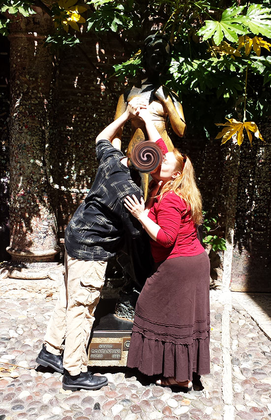 I swear, he looked like a real human man when I kissed him! The eldritch horror only came much later. 